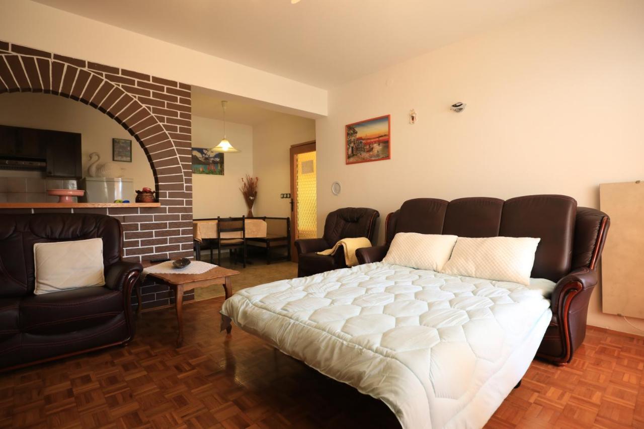 Apartmani Lovorka 푸나트 외부 사진