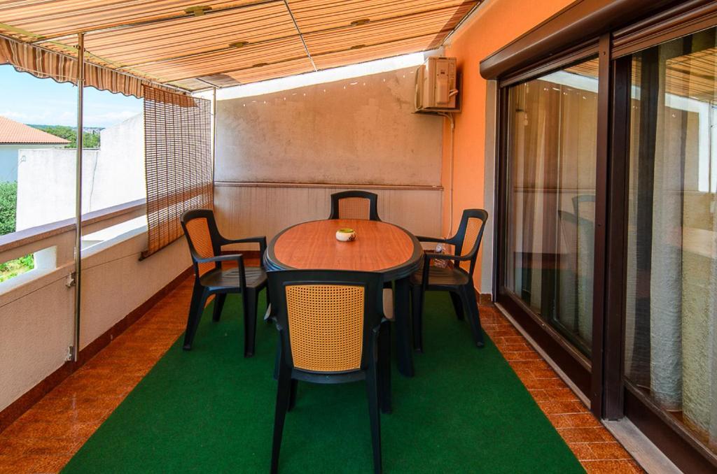 Apartmani Lovorka 푸나트 외부 사진